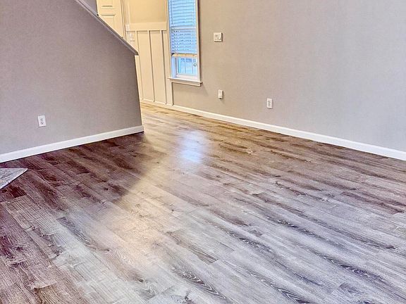 4th image of 2452 Bay Harbor Dr