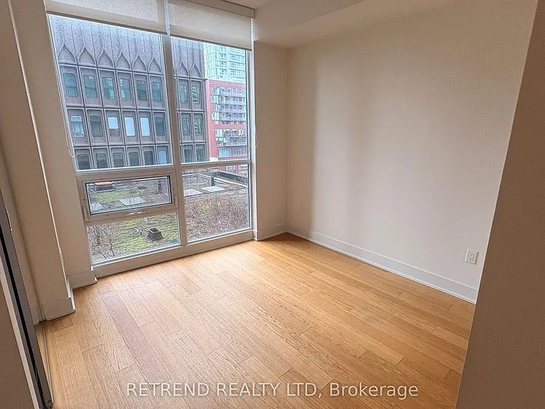 30 Roehampton Ave #802 — Photo 8