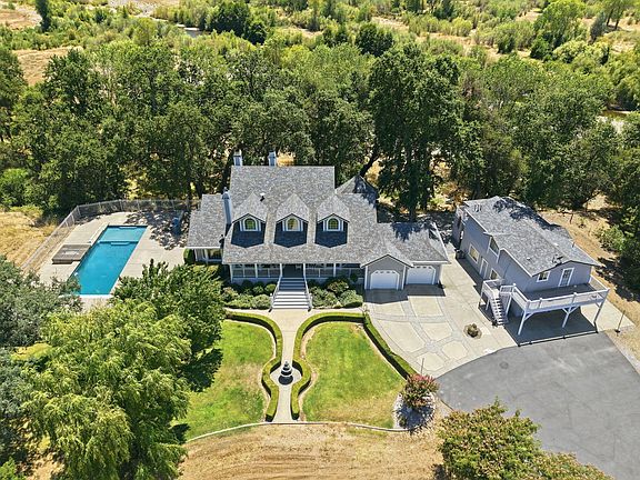 2nd image of 3016 Majestic Oak Cir