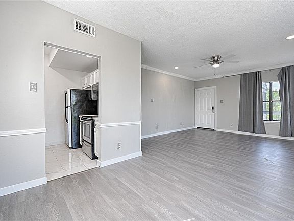 4th image of 8750 Park Ln #30