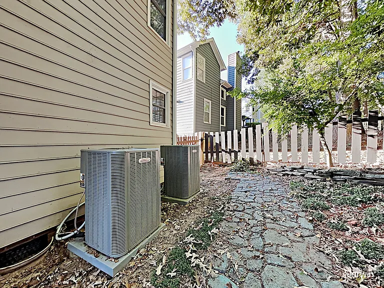 9210 Pebble Creek Way — Photo 19