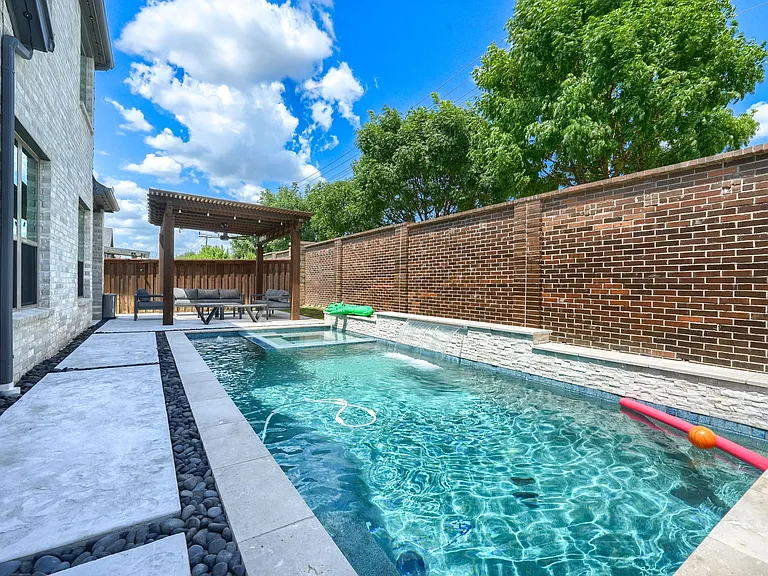 2446 Bainbridge Dr — Photo 30
