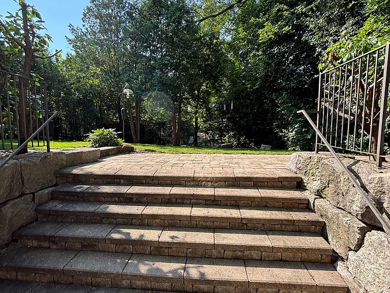 81 Chestnut Hills Pkwy #LOWER — Photo 18