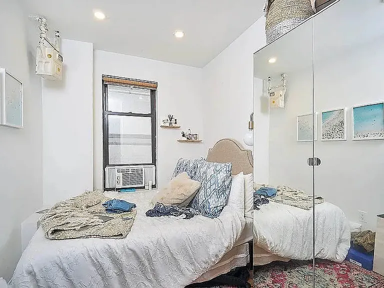 243 E 18th St #22 — Photo 3