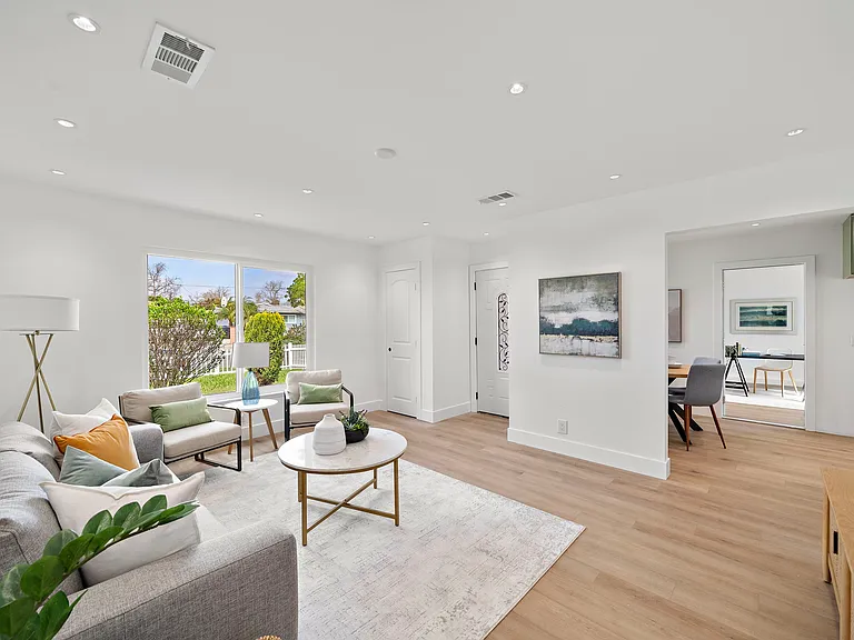 1410 W Camden Pl — Photo 1