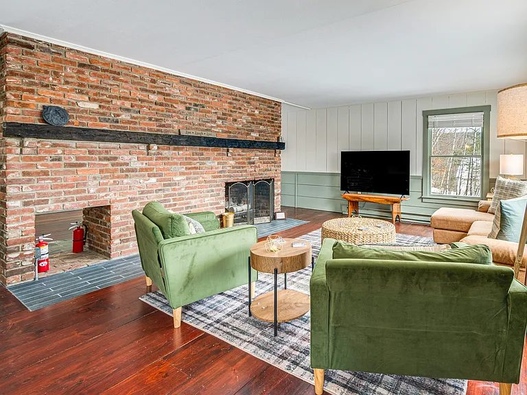 470 Maple St — Photo 7