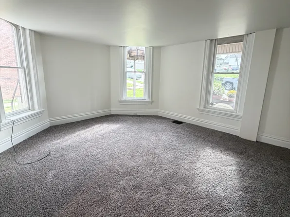 57 Division St APT 3, Greensburg, PA 15601