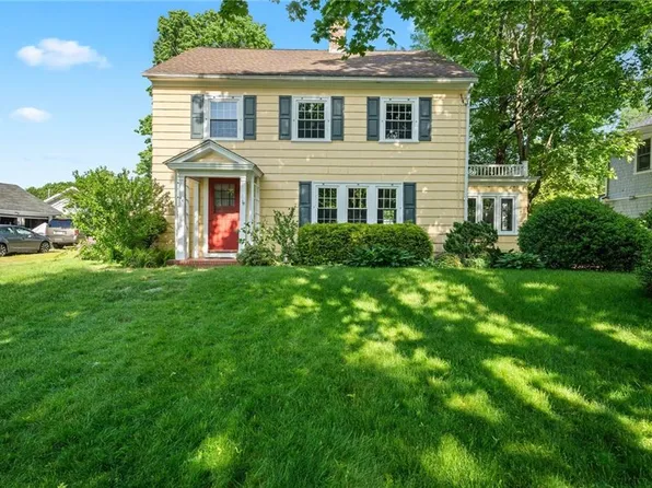 44 Walnut Rd, Barrington, RI 02806