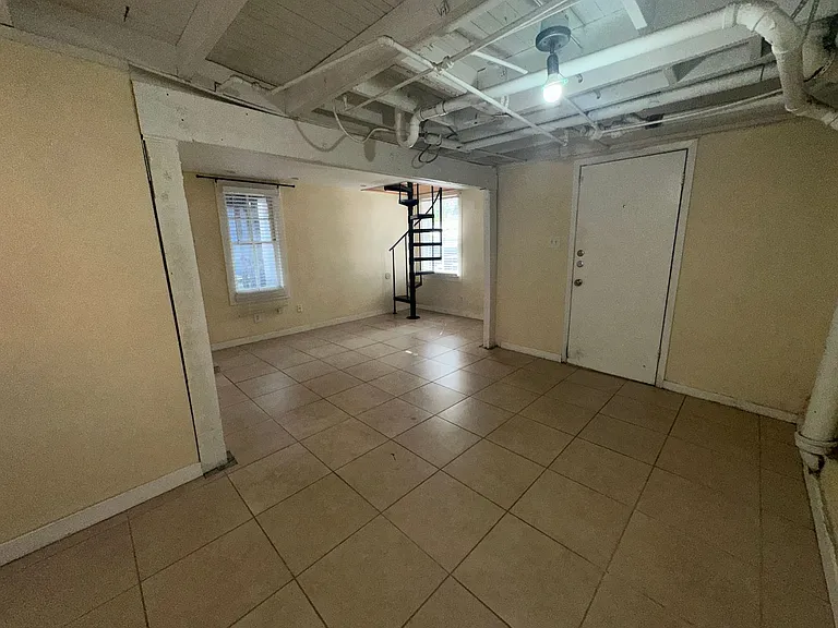 1803 Nueces St — Photo 11