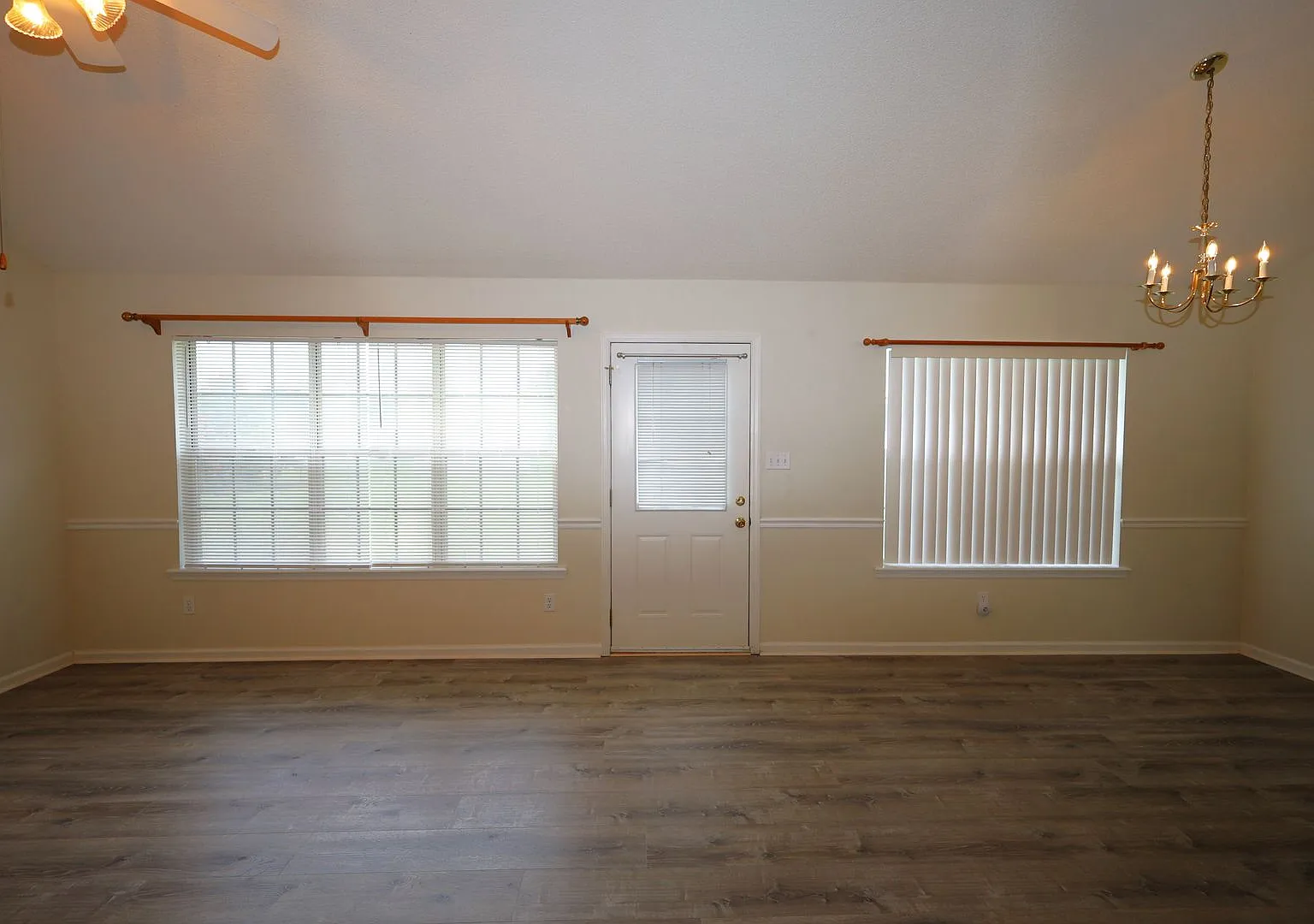 4200 Shadowwood Dr — Photo 3