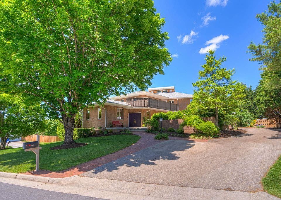 1st image of 308 Seminole Dr
