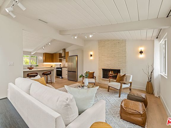 5th image of 22806 Calabash St