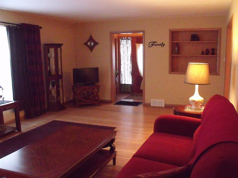 2nd image of 33 Hazotte Ct