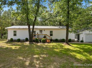 8661 Algonac Trl, Howard City, MI 49329