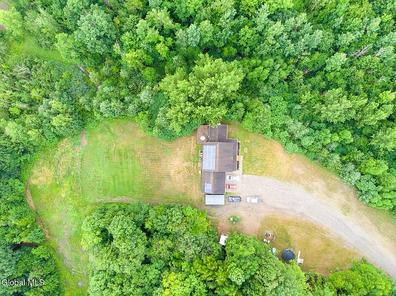 4th image of 422 Sacandaga Road