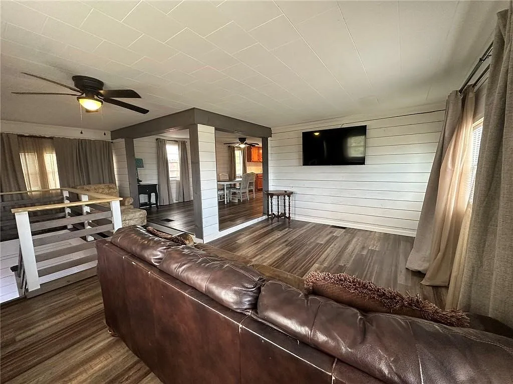 3 bed, 2.0 bath, 1680 sqft, $2,290 — Photo 4