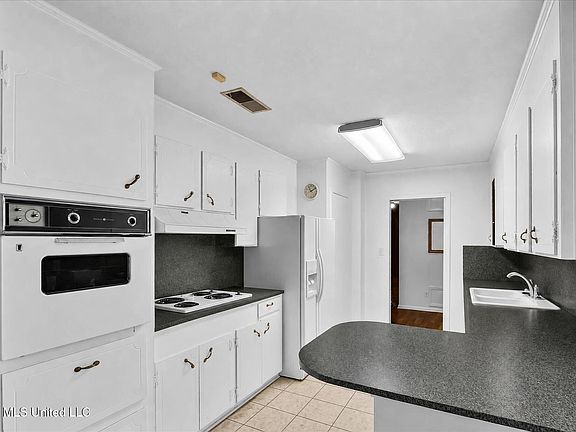 5th image of 109 Lincoln Ave