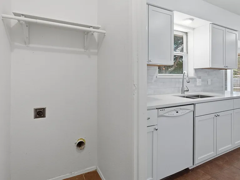 6413 Melinda Ct — Photo 13