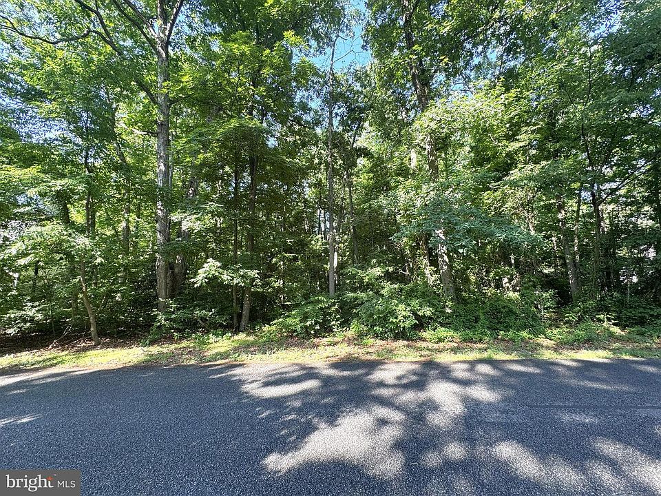 1st image of 3 Woodland Dr