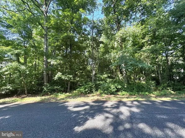 3 Woodland Dr, Seaford, DE 19973