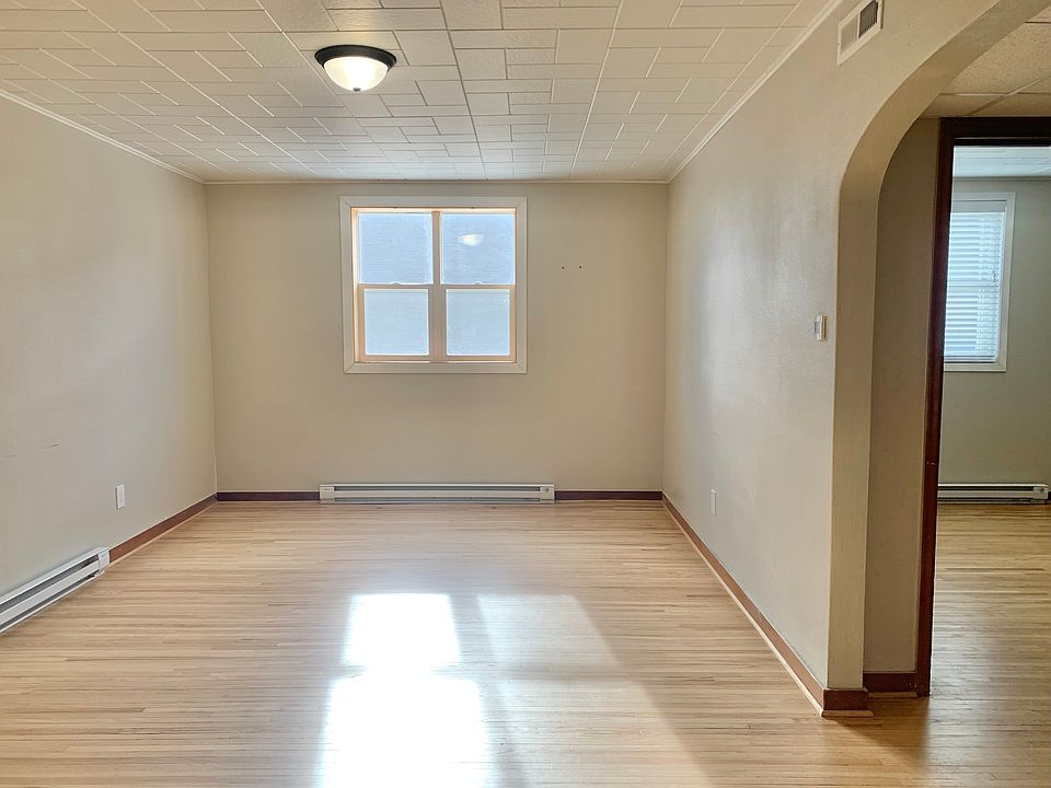 2nd image of 123 N Chestnut St