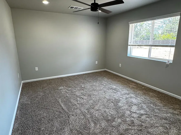 4834 N Fruit Ave — Photo 7