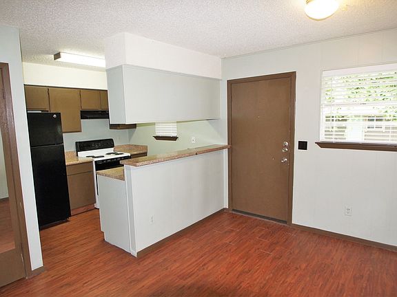 2nd image of 2606 Ektom Dr APT 5