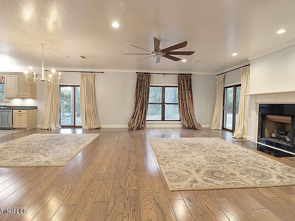 5th image of 11469 Ashton Ln E
