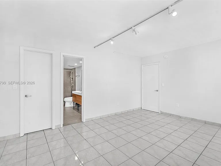 5313 Collins Ave #204 — Photo 17