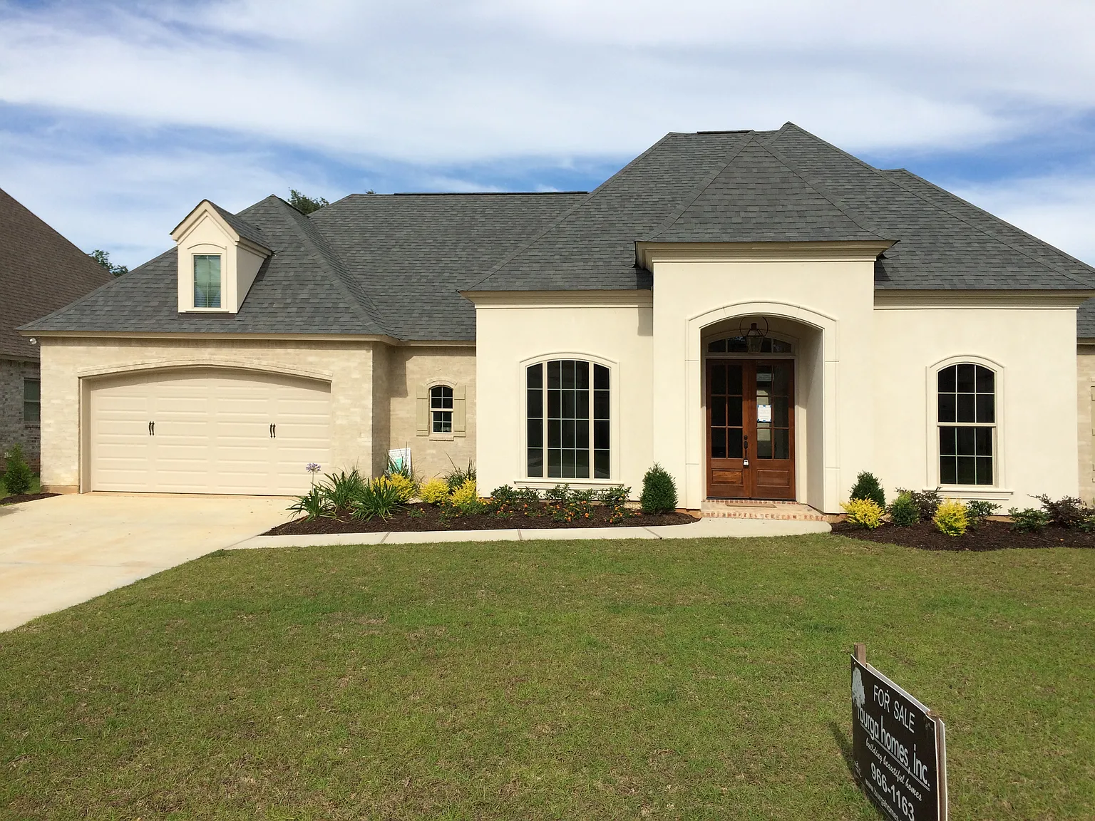 3147 Forest Manor Ave photo 1