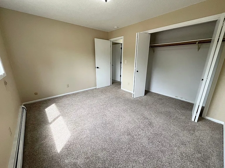 235 W 1st St — Photo 15