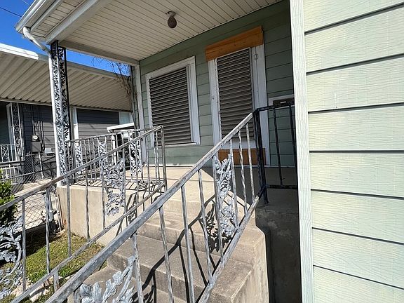 3rd image of 502 N CHERRY ST