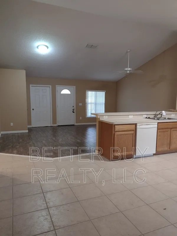 3 bed, 2.0 bath, 1388 sqft, $1,675 — Photo 3