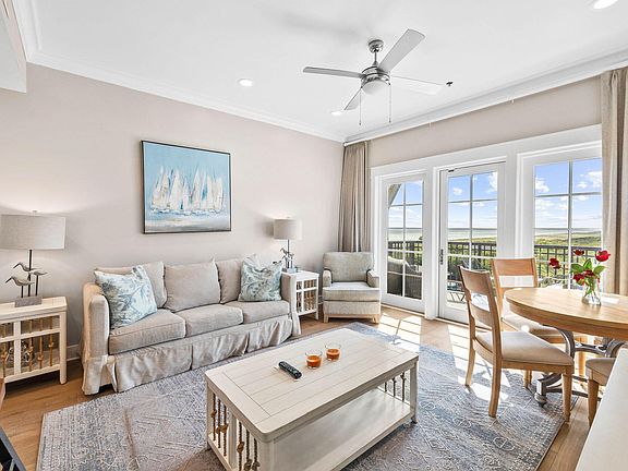 3rd image of 100 Matthew Blvd Unit 401