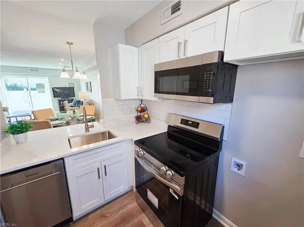 1268 Little Bay Ave APT 12, Norfolk, VA 23503