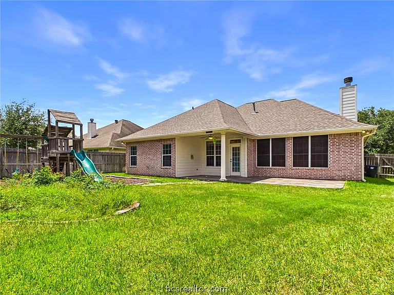 2305 Kendal Green Cir — Photo 24