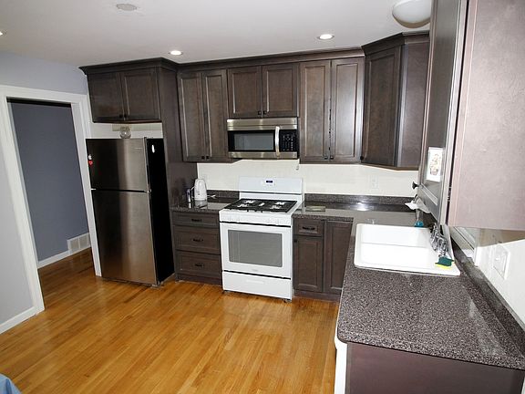 4th image of 1314 Carlson Dr