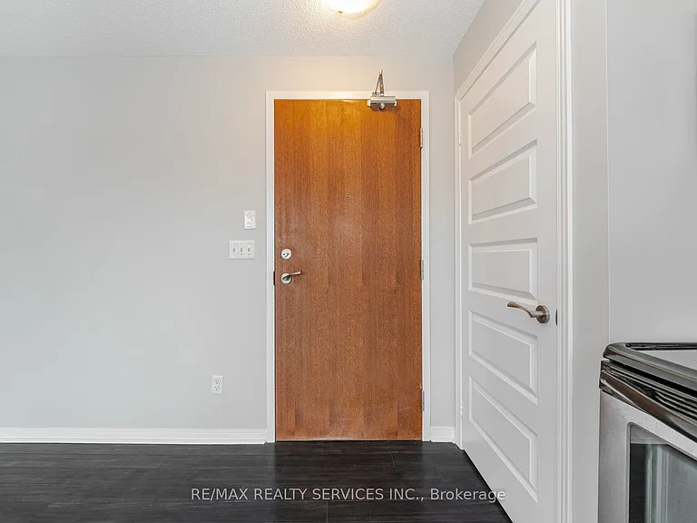 215 Queen St E #211 — Photo 7