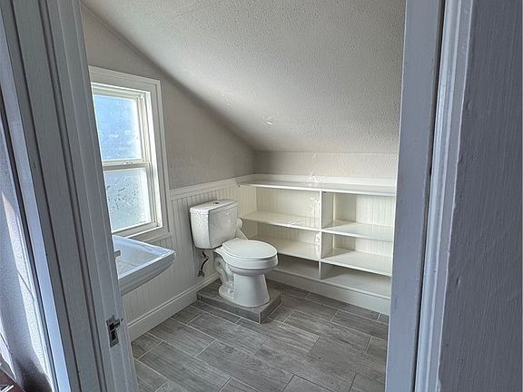 5th image of 1304 3rd St