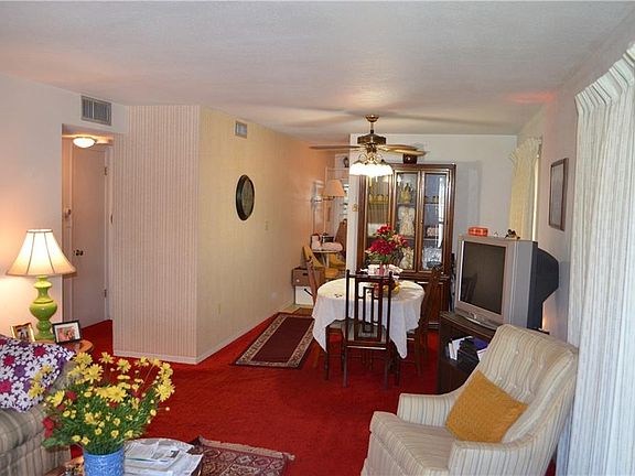 3rd image of 1000 49th St N APT 202
