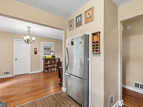 4th image of 2089 Barbara Ln