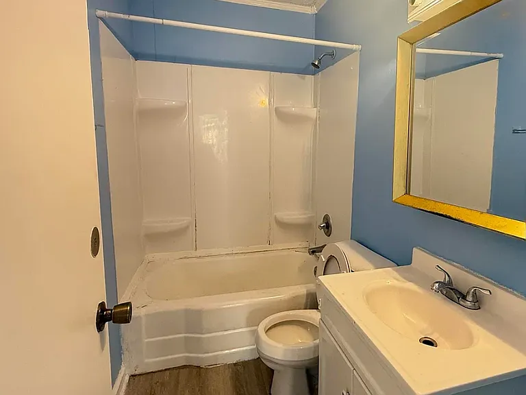 1026 McKinnie Ave — Photo 2