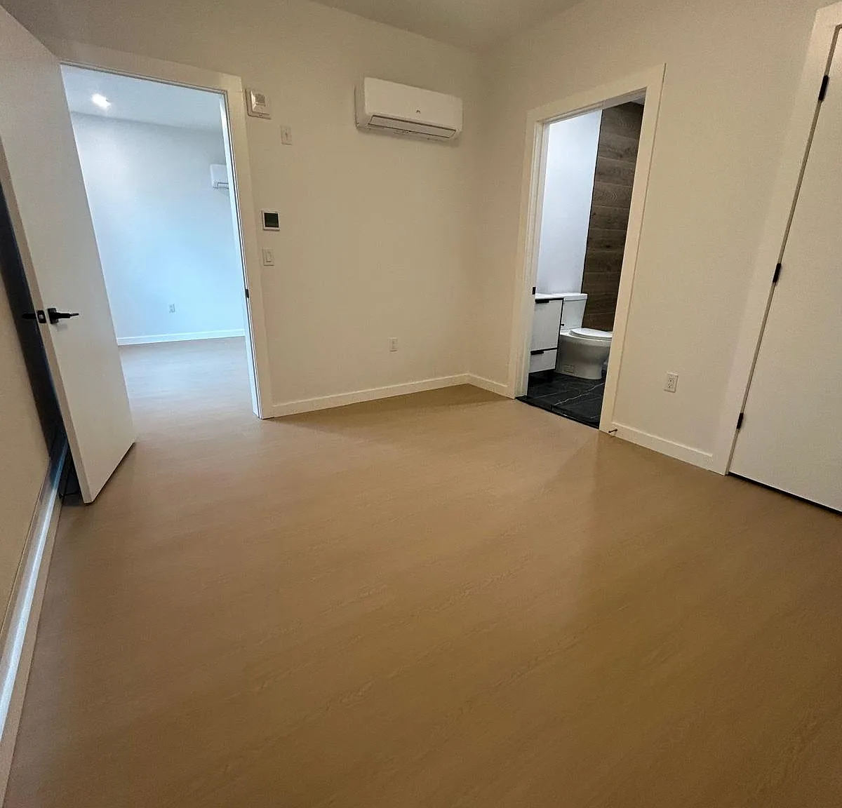 2 bed, 910 sqft, $3,050 — Photo 3
