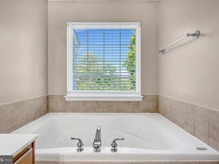 8628 Ellesmere Way — Photo 21