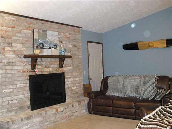 4th image of 8213 NW 6th St