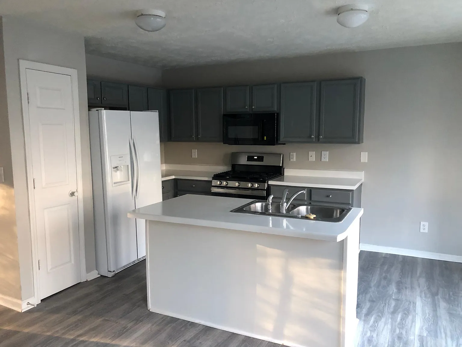 992 vintage pointe dr — Photo 3