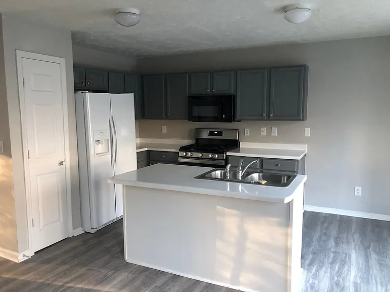 992 Vintage Pointe Dr — Photo 3