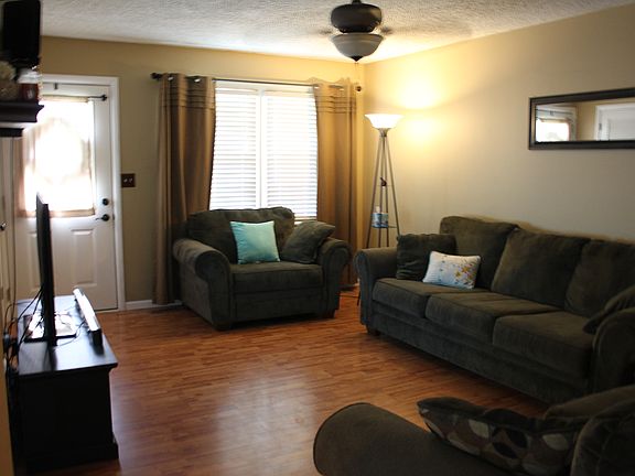 2nd image of 4238 Hawthorne Dr