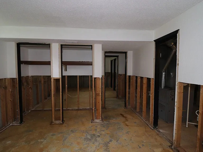 321 W 14th St — Photo 32