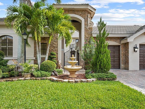 3rd image of 10569 Versailles Blvd
